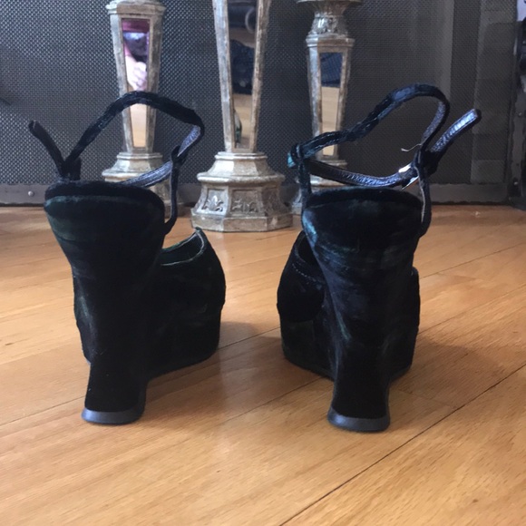 Prada crushed velvet wedges - Picture 5 of 8
